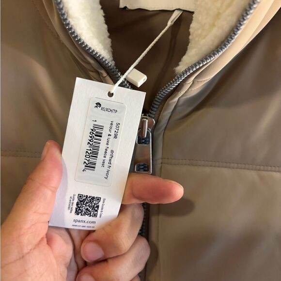 SPANX Cropped vest two in one vest and fleece - Picture 9 of 16